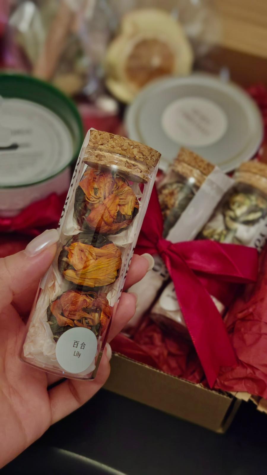 MC102 - Christmas Blossom Comfort Gift Set